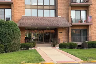 1717 W Crystal Ln, Mount Prospect, IL 60056 - Photo 2