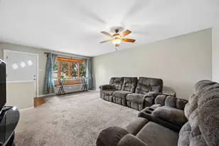 3843 153rd St, Midlothian, IL 60445 - Photo 8