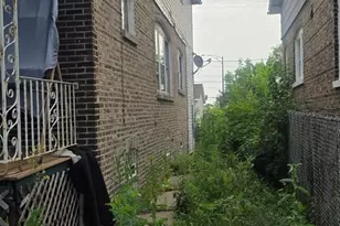 9905 S Yale Ave, Chicago, IL 60628 - Photo 32