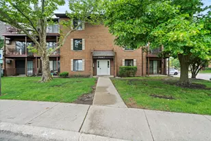 708 N Briar Hill Ln, Addison, IL 60101 - Photo 1
