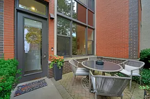 631 W Oak St, Chicago, IL 60610 - Photo 2