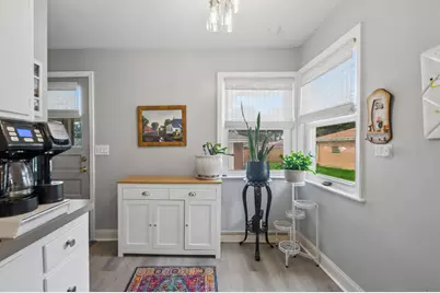 7057 W Madison Street, Niles, IL 60714 - Photo 8