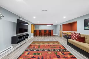 7057 W Madison St, Niles, IL 60714 - Photo 14