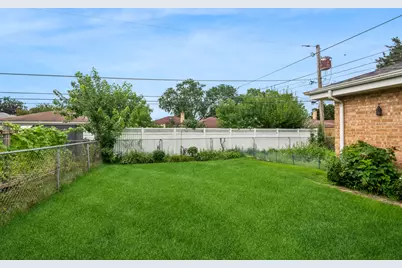 7057 W Madison Street, Niles, IL 60714 - Photo 20