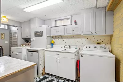 7057 W Madison Street, Niles, IL 60714 - Photo 18