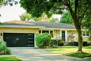4555 Cleveland St, Skokie, IL 60076 - Photo 2