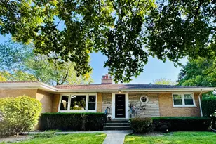 4555 Cleveland St, Skokie, IL 60076 - Photo 4