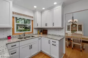 116 Pembroke Rd, Naperville, IL 60540 - Photo 8