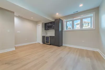 4945 W Berenice Avenue, Chicago, IL 60641 - Photo 32