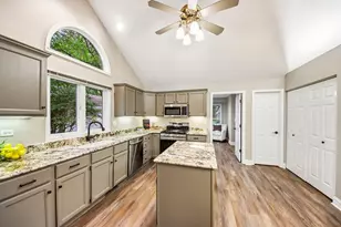 281 Governors Ln, Elgin, IL 60123 - Photo 8