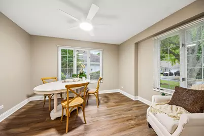 281 Governors Lane #281, Elgin, IL 60123 - Photo 12