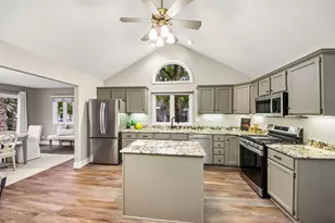281 Governors Ln, Elgin, IL 60123 - Photo 6