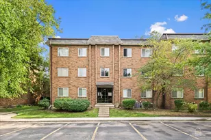909 Buccaneer Dr, Schaumburg, IL 60173 - Photo 1