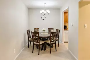 8 Oak Creek Dr, Buffalo Grove, IL 60089 - Photo 10