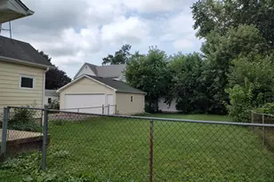 606 E Perry St, Belvidere, IL 61008 - Photo 4