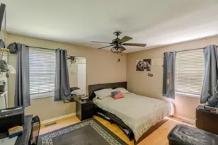 680 Indian Spring Ln, Buffalo Grove, IL 60089 - Photo 12