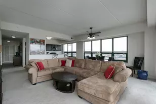 6420 Double Eagle Dr, Woodridge, IL 60517 - Photo 6