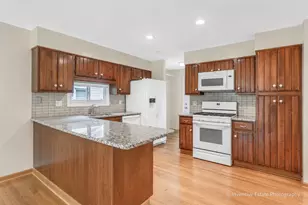 825 Oxford St, Downers Grove, IL 60516 - Photo 8
