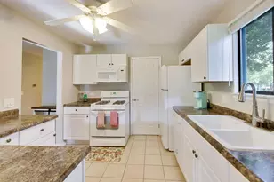 265 Wilmette Ct, Schaumburg, IL 60193 - Photo 8