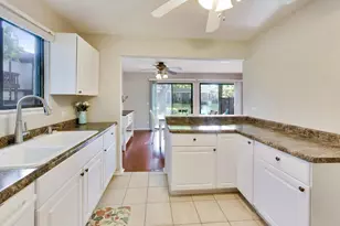 265 Wilmette Ct, Schaumburg, IL 60193 - Photo 10