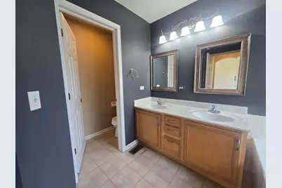 2265 W Bentley Lane, Round Lake, IL 60073 - Photo 12