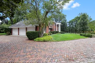 32 Chatham Ln, Oak Brook, IL 60523 - Photo 2