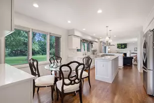 32 Chatham Ln, Oak Brook, IL 60523 - Photo 6