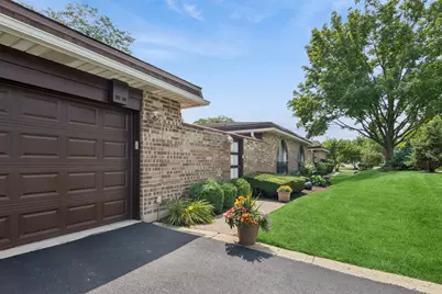 2417 Salceda Drive, Northbrook, IL 60062 - Photo 2
