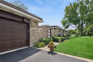2417 Salceda Dr, Northbrook, IL 60062 - Photo 2