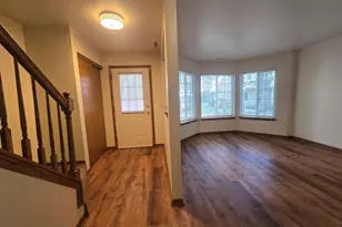 277 W Treehouse Ln, Round Lake, IL 60073 - Photo 2