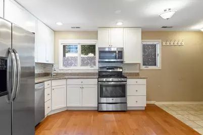 1069 S Park Terrace #205, Chicago, IL 60605 - Photo 4
