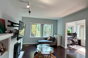 906 W Sunnyside Ave, Chicago, IL 60640 - Photo 2
