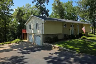 210 N Park Ave, Geneseo, IL 61254 - Photo 2