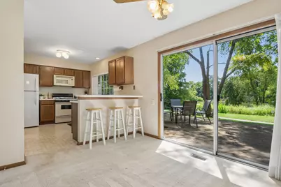 1651 College Green Drive, Elgin, IL 60123 - Photo 6