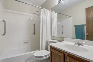 1651 College Green Dr, Elgin, IL 60123 - Photo 14