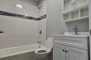 923 W Waveland Ave, Chicago, IL 60657 - Photo 14