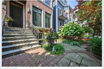 1844 W Barry Avenue, Chicago, IL 60657 - Photo 2