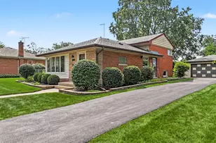 112 N Reuter Dr, Arlington Heights, IL 60005 - Photo 2