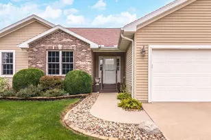 208 White Tail Ln, Hudson, IL 61748 - Photo 2