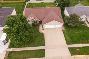 208 White Tail Ln, Hudson, IL 61748 - Photo 34