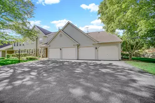 2403 Mallow Ct, Schaumburg, IL 60194 - Photo 2