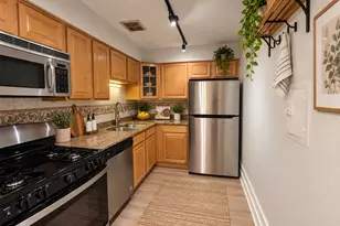 611 W Patterson Ave, Chicago, IL 60613 - Photo 10