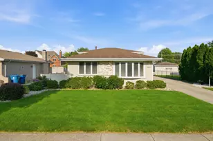 8455 Newland Ave, Burbank, IL 60459 - Photo 1