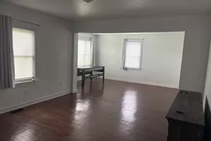 10 N Greenleaf St, Gurnee, IL 60031 - Photo 2