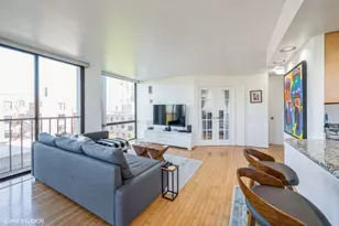 345 W Fullerton Pkwy, Chicago, IL 60614 - Photo 2