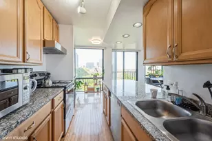 345 W Fullerton Pkwy, Chicago, IL 60614 - Photo 6