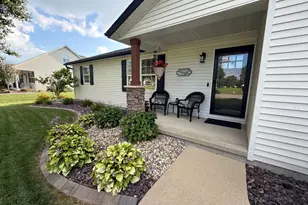 312 Randolph Dr, Centralia, IL 62801 - Photo 2