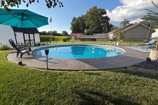312 Randolph Dr, Centralia, IL 62801 - Photo 10