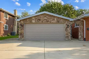 248 E Schick Rd, Bloomingdale, IL 60108 - Photo 4