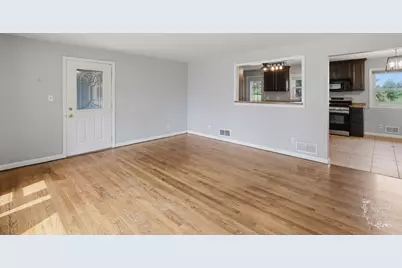 165 E 2740S Road, Kankakee, IL 60901 - Photo 6
